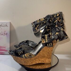 NWOT Dollhouse Be5exy Black Geometric Cork Wedge Sandals - Size 8.5